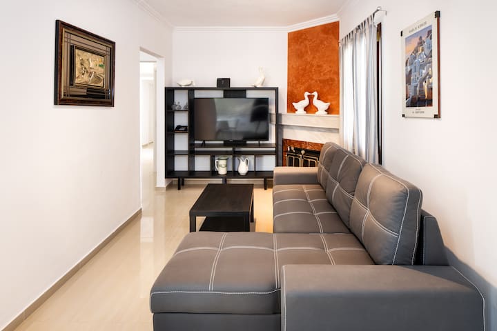 Santorinn Suites Deluxe Apartment – 10 persons