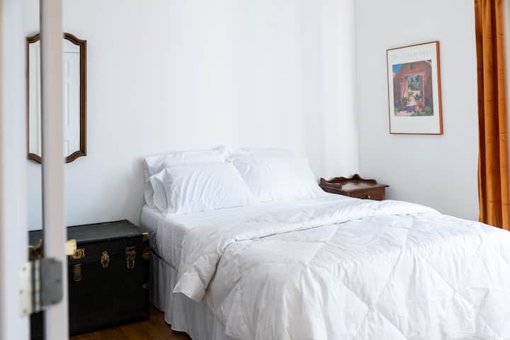 Spálňa 2 s manželskou posteľou Queen