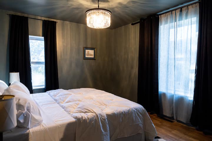 Spálňa č.3 s manželskou posteľou King a 2 samostatnými skriňami 