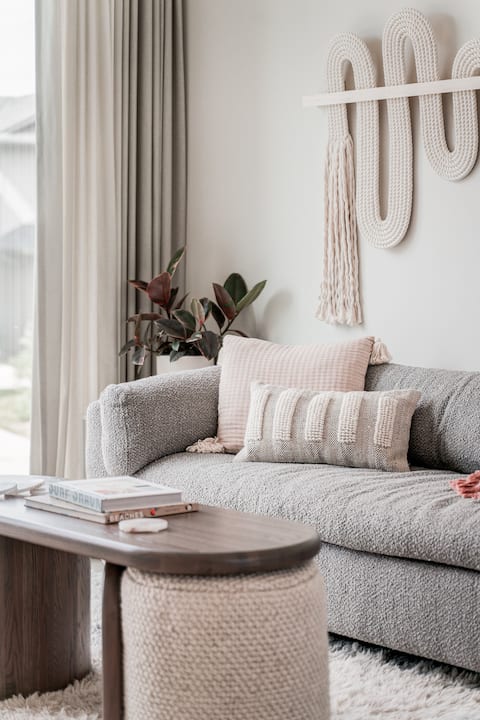 Top Airbnb: Stix Cottage in Sylvan Lake