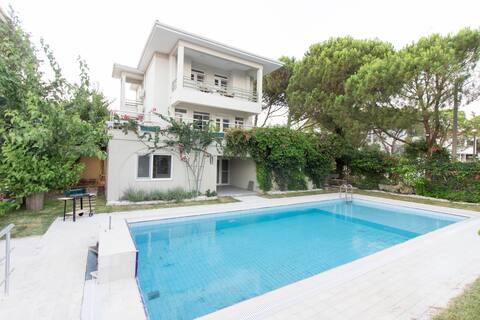 Spacious Exquisite 5BR Villa with Private Pool