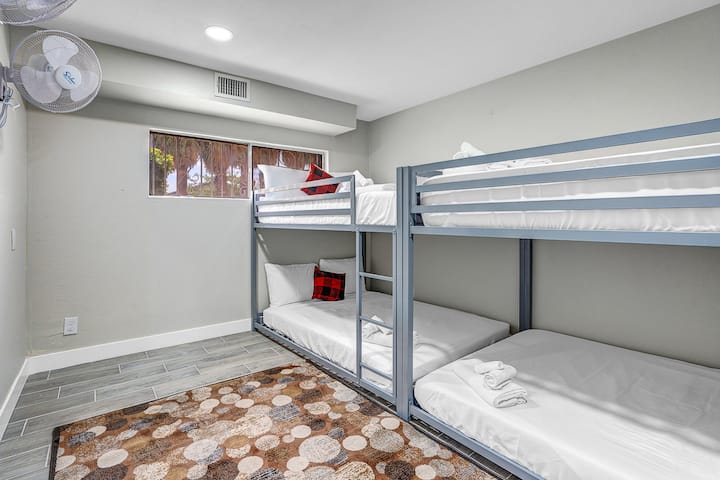 升星客房- 4张全尺寸床（地下）