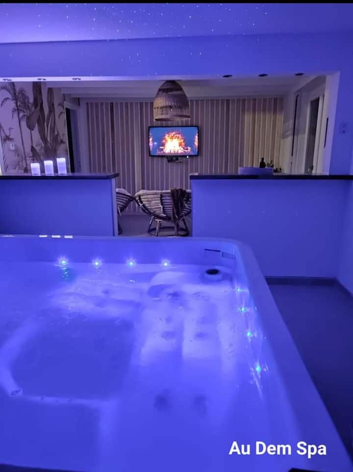 At the Spa, cozy cottage, jacuzzi