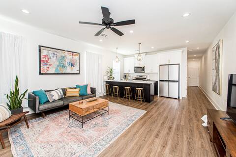 Entire Downtown Hammond Condo 2 bed, 2 bath