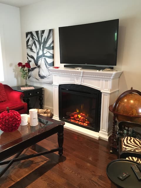 Popular Airbnb listing: Yonge and Lawrence Village in Eglinton—Lawrence