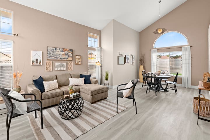 Freshly renovated 5-bedroom with BBQ grill home