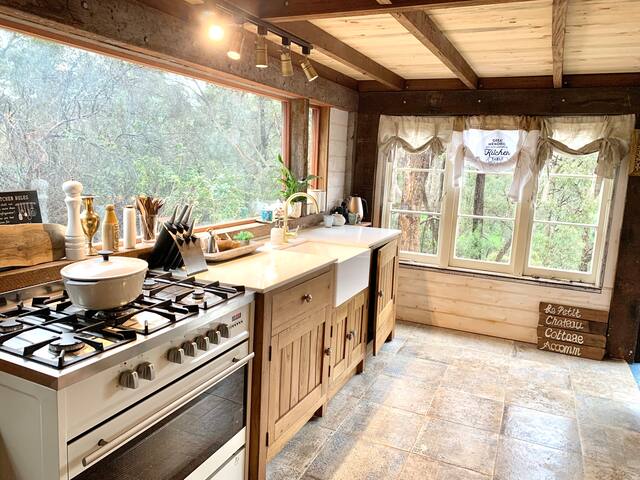 Riverside 2 Bedroom Cottage Bridgetown – Sleeps 6 gallery image 2