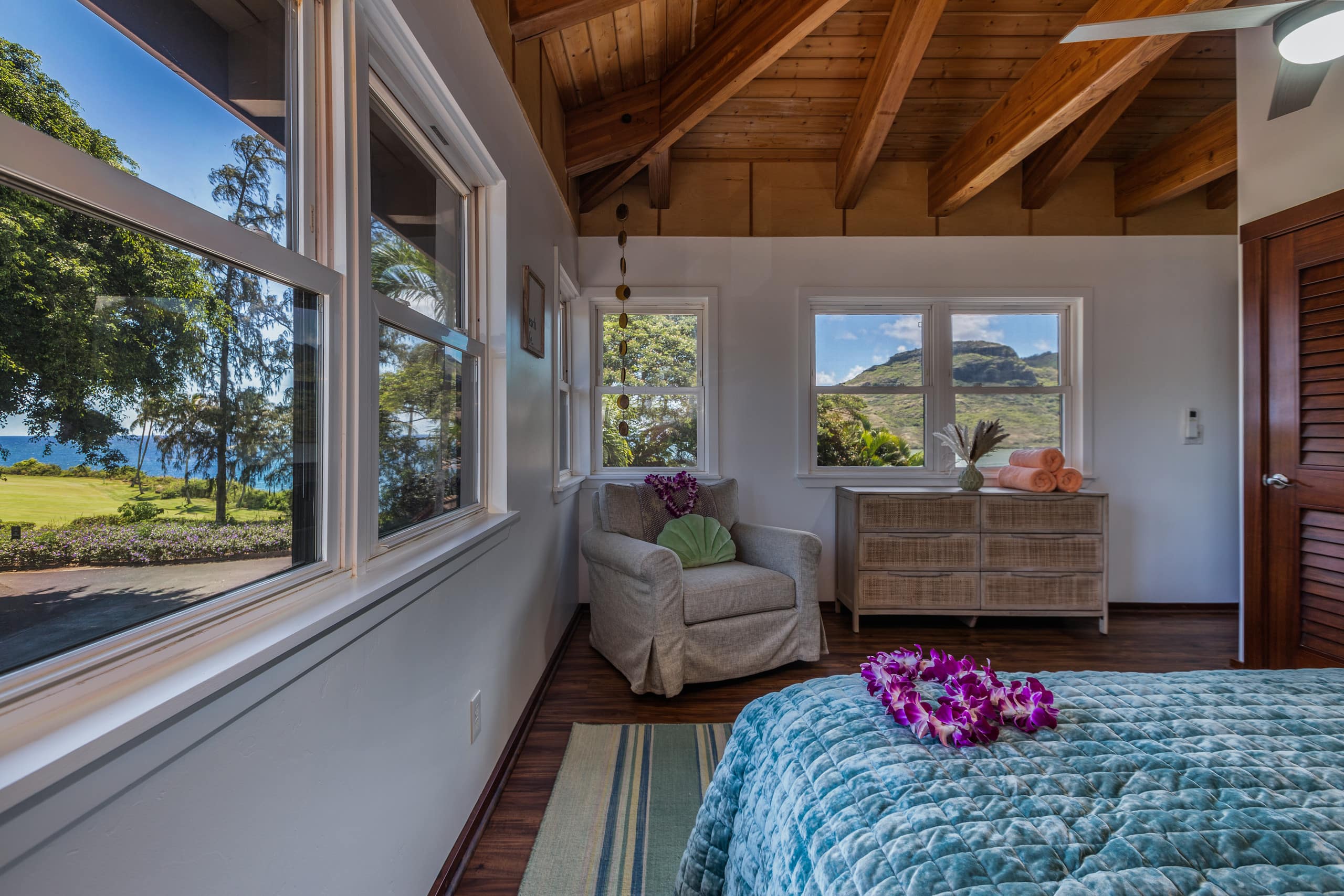 Oceanfront Retreat on Kalapaki Bay Kauai Sleeps 4 - Image 9
