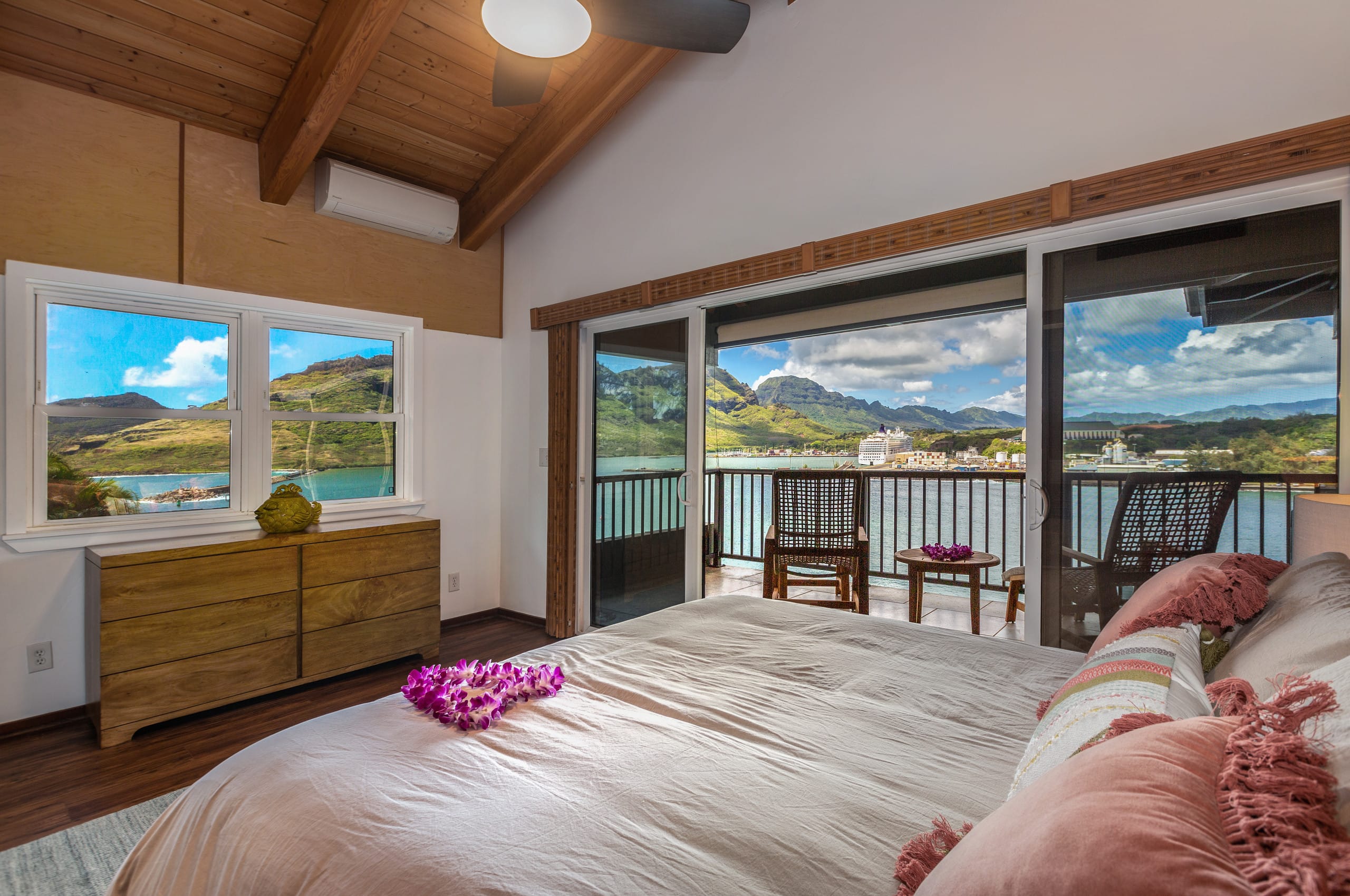 Oceanfront Retreat on Kalapaki Bay Kauai Sleeps 4 - Image 12