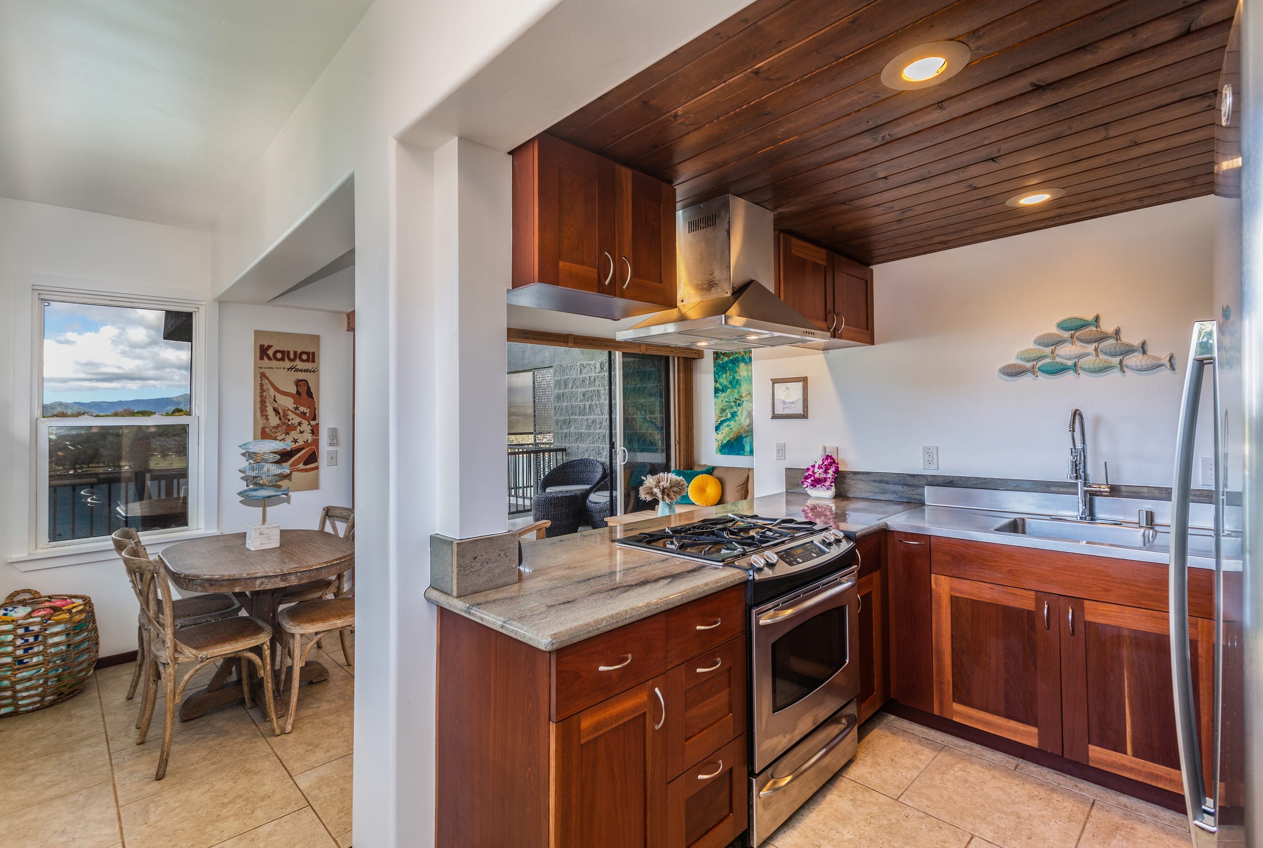 Oceanfront Retreat on Kalapaki Bay Kauai Sleeps 4 - Image 5