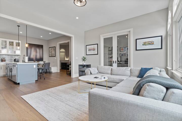 State-of-the-Art, Newly Renovated Cow Hollow Apt gallery image 3