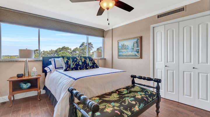 带标准双人床的主卧