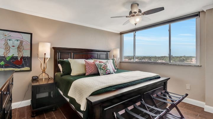 带加大双人床的客房