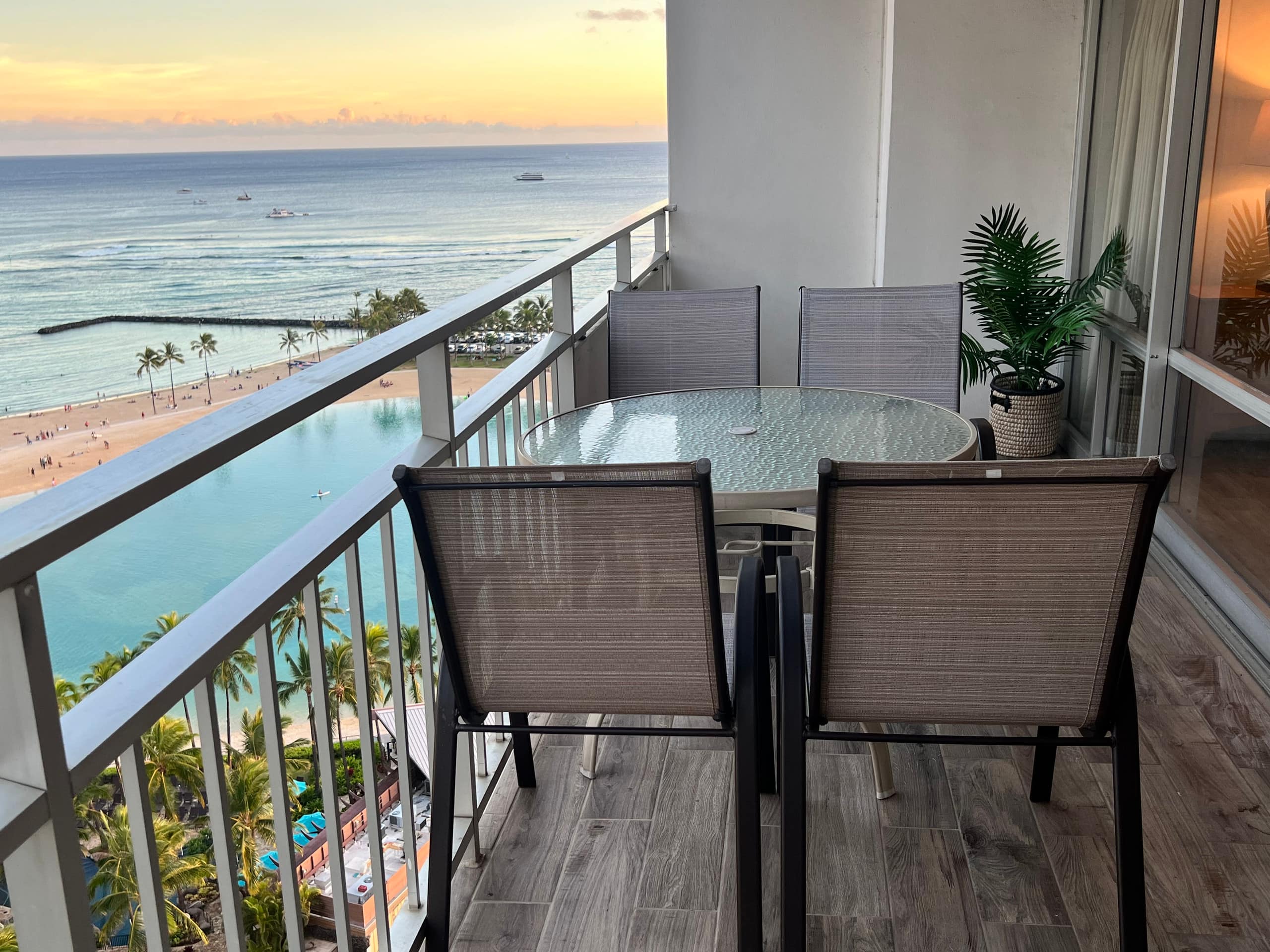 Condo in Honolulu · ★4.98 · Studio · 2 beds · 1 private bath - Image 21