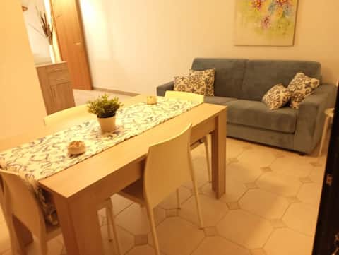 A stone's throw from the sea 3 Voce della Luna piena