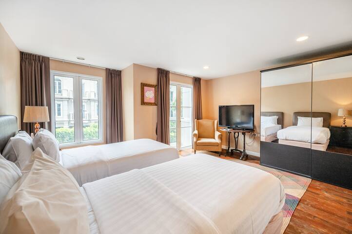 MIQ_home403/Asok BTS/Resort Pool/9pax/1000MbWifi gallery image 4