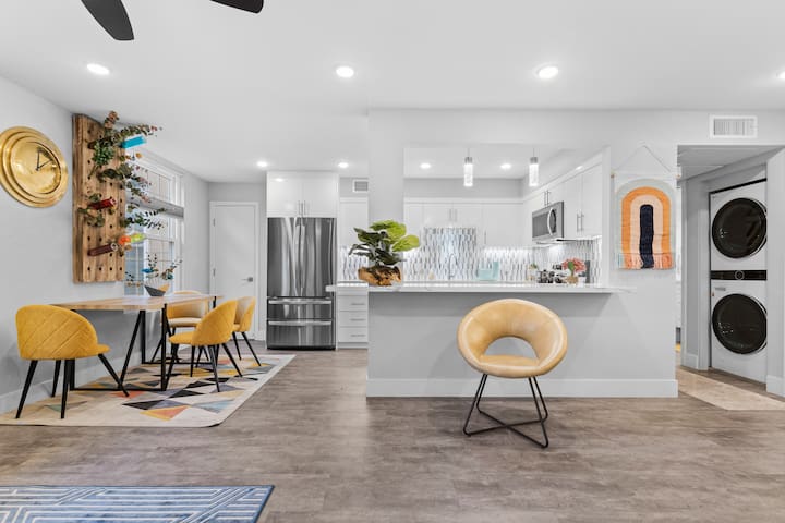 Luxe Modern Escape | Pool/H.Tub+Park+ walkable SD! gallery image 4