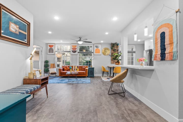 Luxe Modern Escape | Pool/H.Tub+Park+ walkable SD! gallery image 2