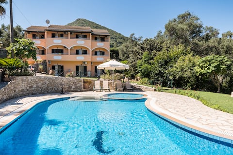 Nikiforos Apartments-Superior Studios, Mesongi