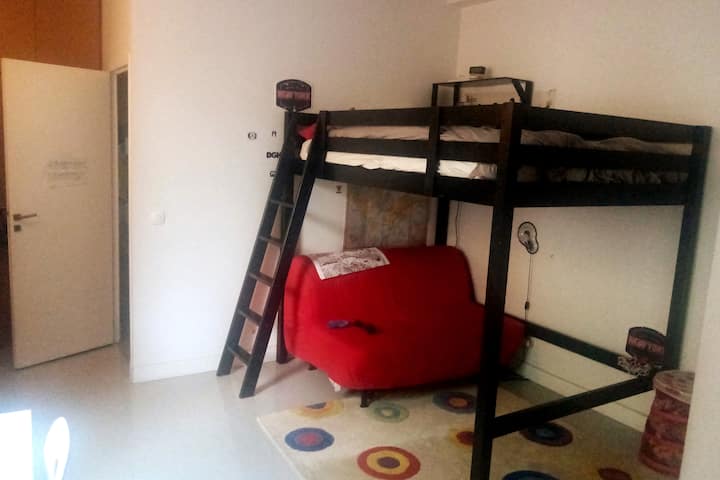 Стая на Тимъти, 2 - местен мецанин + 2 - местен разтегателен диван