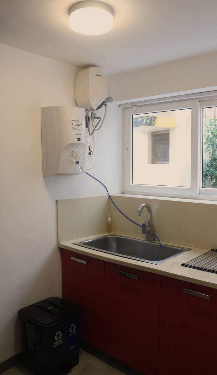 Full kitchen image 2