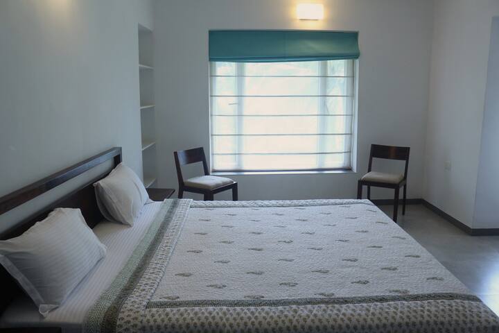 Bedroom 2 image 1