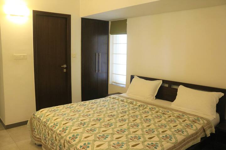 Bedroom 1 image 2