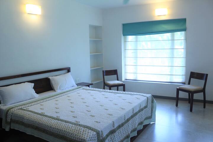 Bedroom 2 image 2