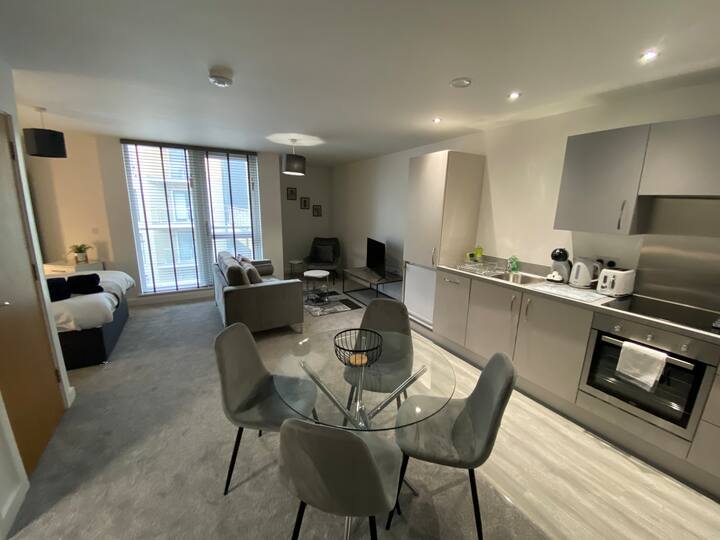 Beautiful 1 Bed Studio Apt in Central Manchester Serviced apartments