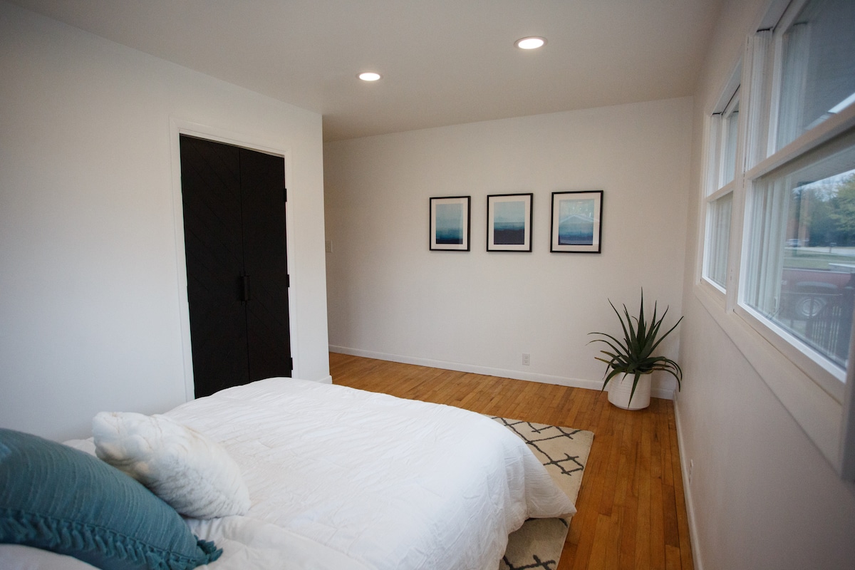 Modern 4 Bed Home On Golf Course Close To Campus +