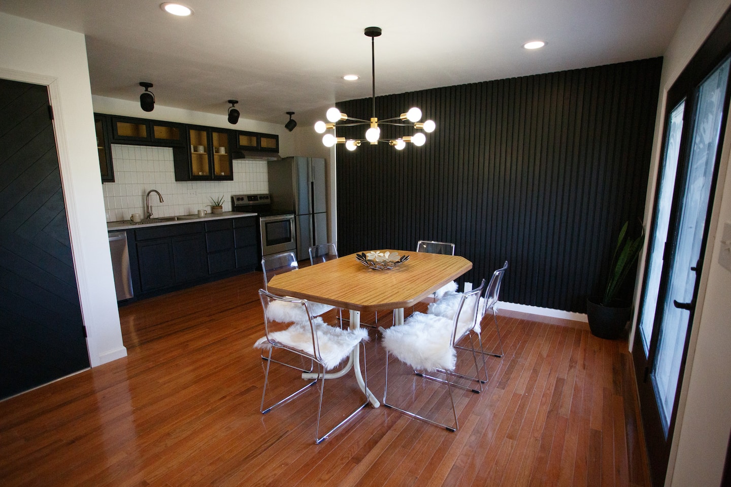 Modern 4 Bed Home On Golf Course Close To Campus +