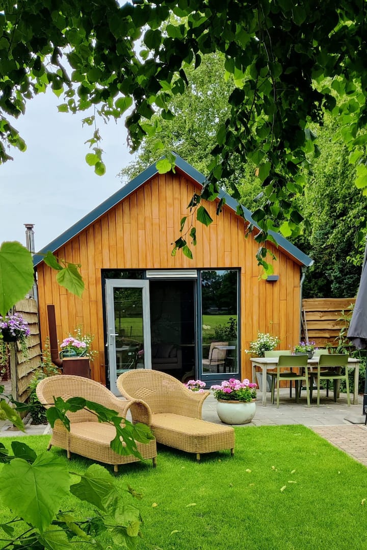 Romantic cottage in De Onlanden