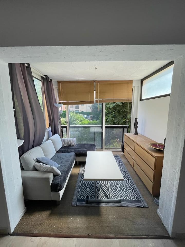 Nice little apartment with pool and garage Apartments for Rent in