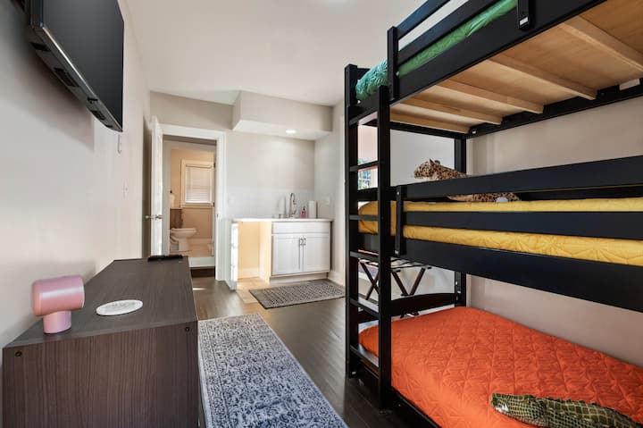 Spálňa na 2. poschodí (3 jednolôžka)