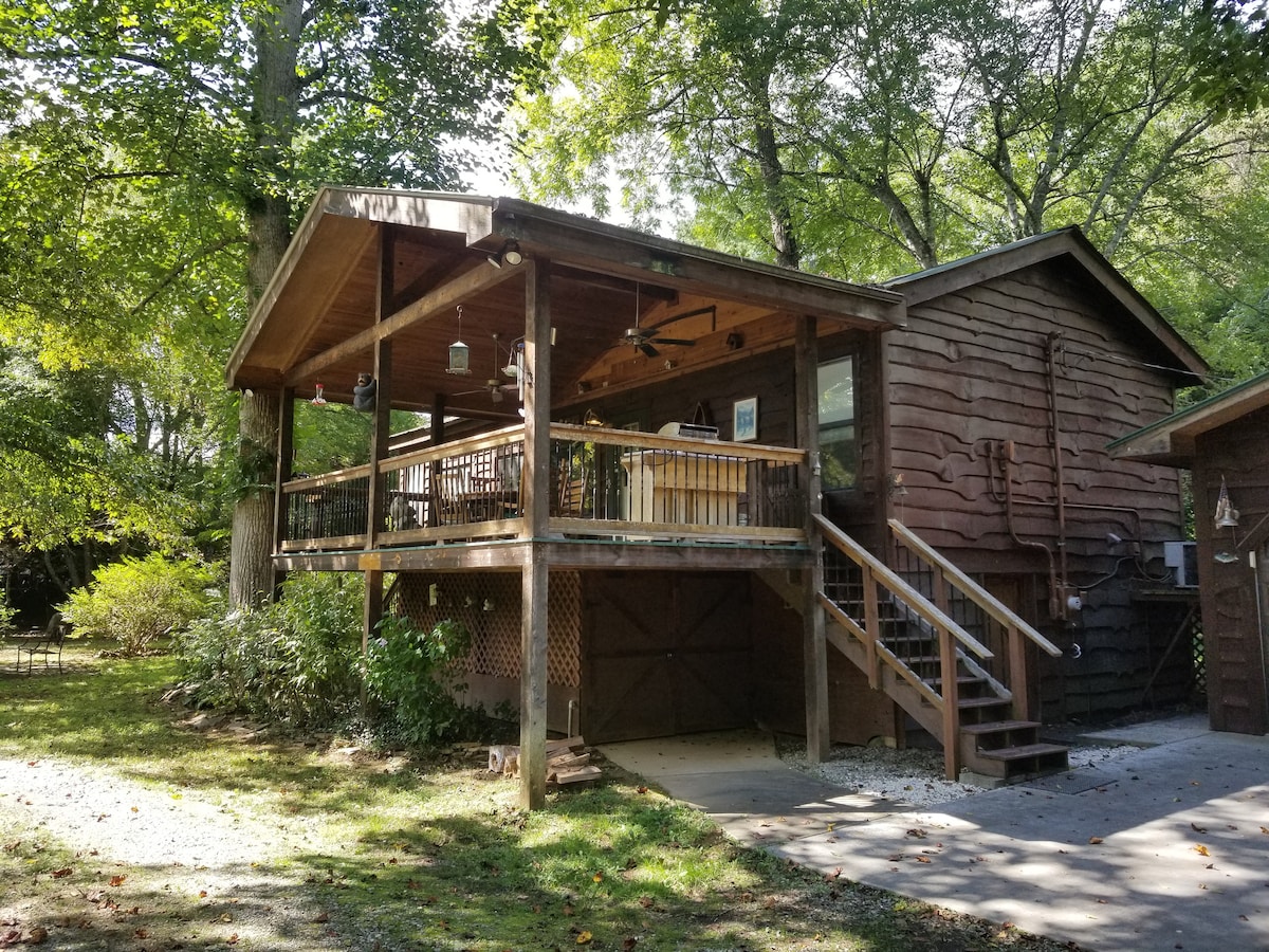 Wild Bills Riverfront Cabin with Garden Hot Tub Cabins for Rent in