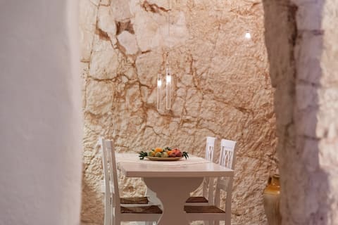 Annuncio Airbnb popolare: 'Stone house' - Ostuni historic center a Ostuni