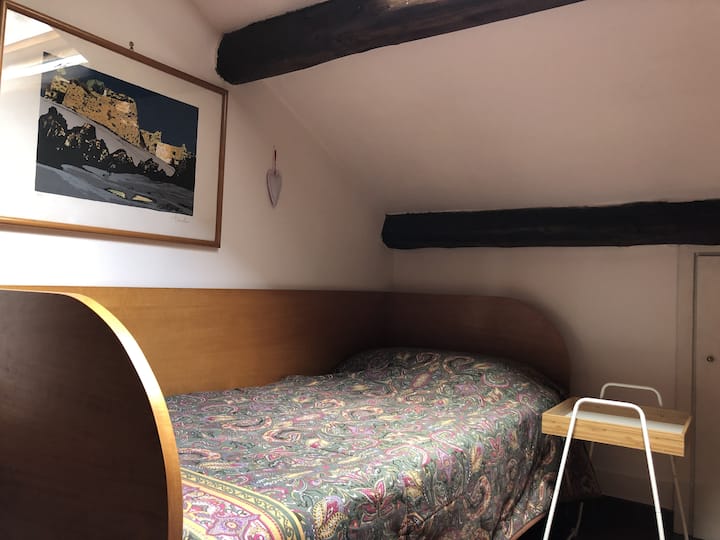 Единечна спална соба
