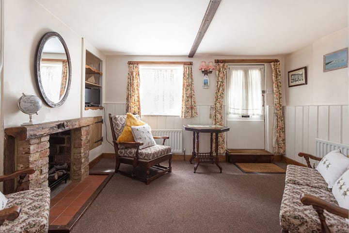 Tom Thumb's Cottage - Historic Fisherman's Cottage - Eastbourne