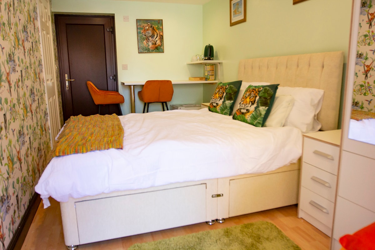 The Tiger Room B&B
