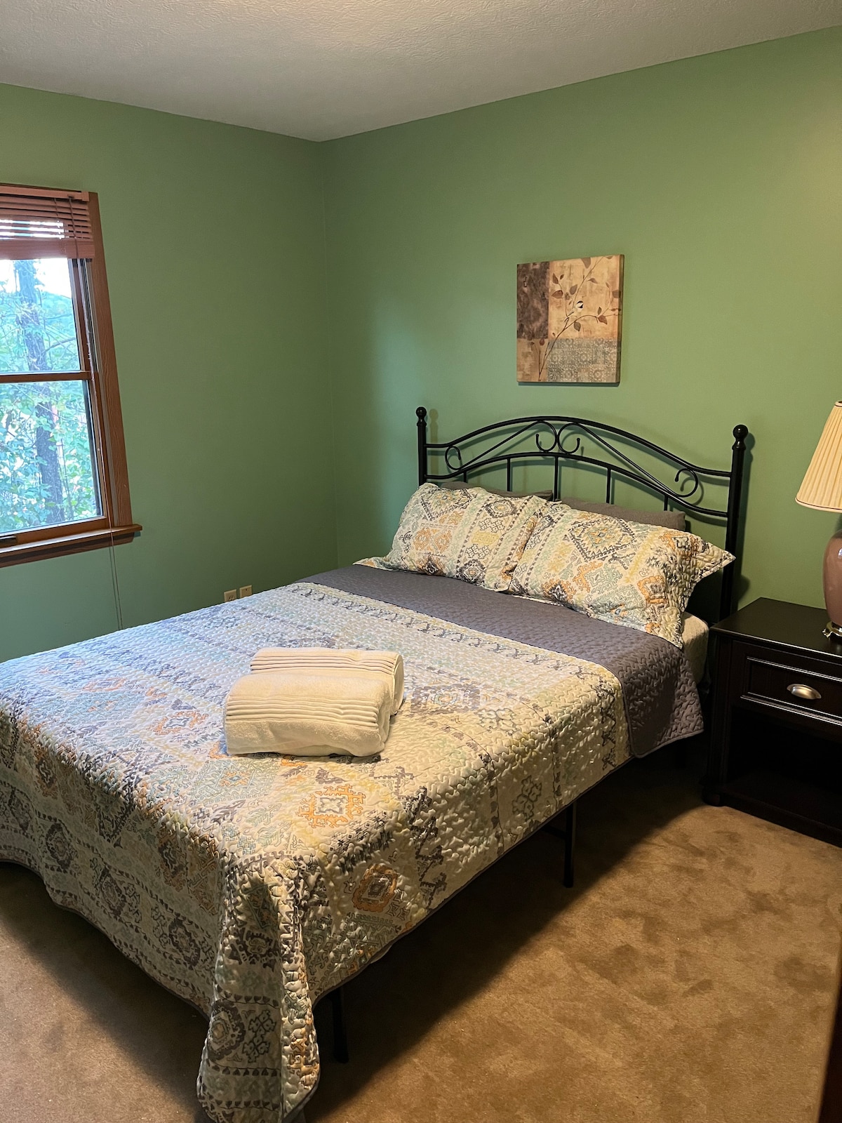King bedCozy condo in the heart of Amish country Millersburg, Ohio