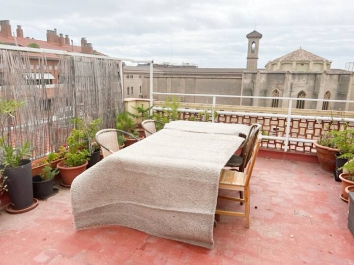 Attic with terrace in Sarrià Apartments for Rent in Barcelona