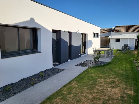 Successful Airbnb property: In new independent 40 m² apartment house with garden in Talmont Saint Hilaire