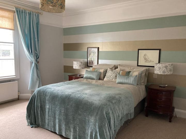 ห้องนอน 1 พร้อมเตียงคิงไซส์