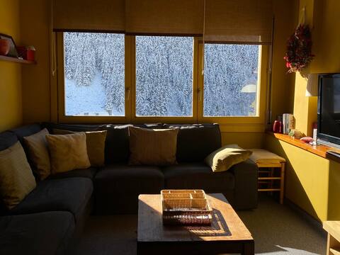 Spacious apartment at the foot of the slopes with parking