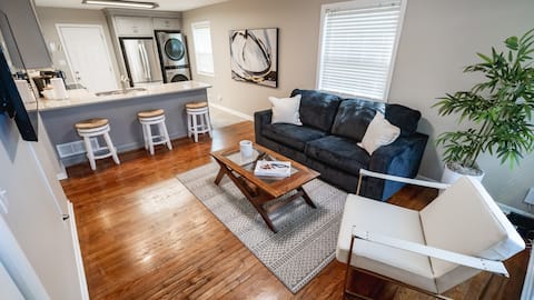 Grandview Modern Home - Minutes from IHOP and KCMO