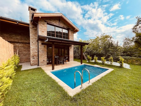 Isitmali havuzlu sapancada cottage house