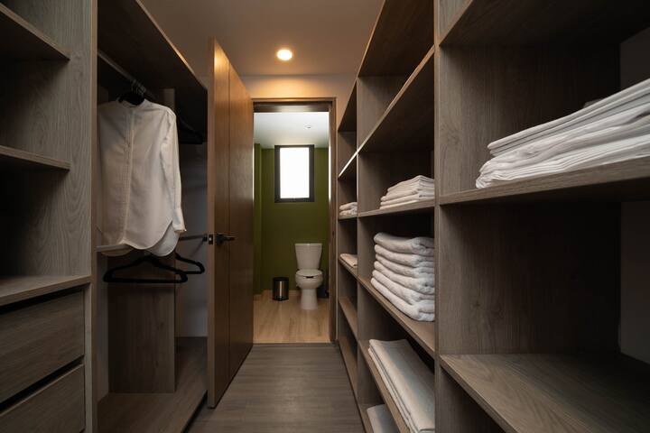 In the heart of Condesa 3-BR/BT with a park view gallery image 5