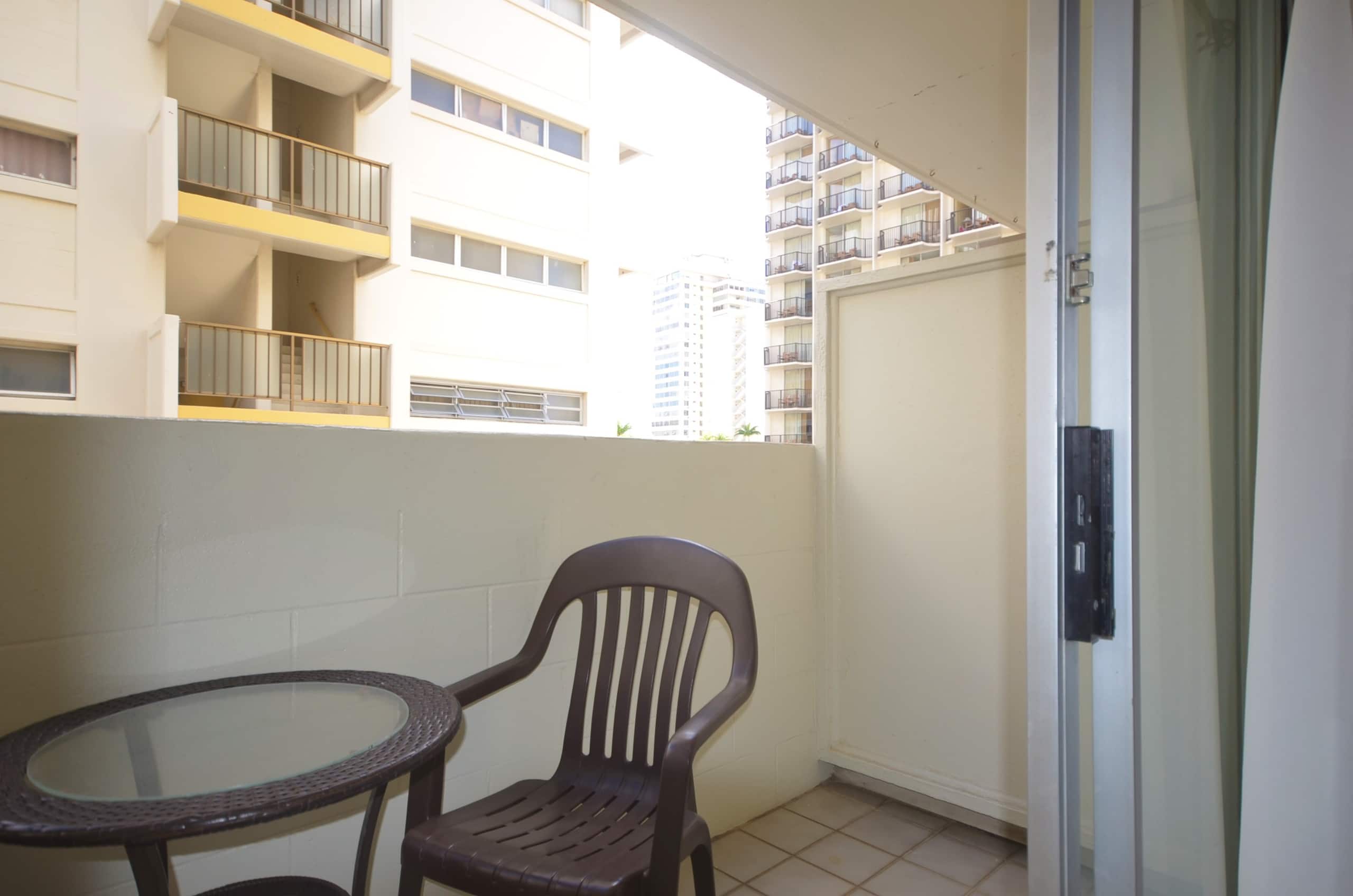 KV708A Waikiki 2450 Prince Edward St Honolulu - Image 3