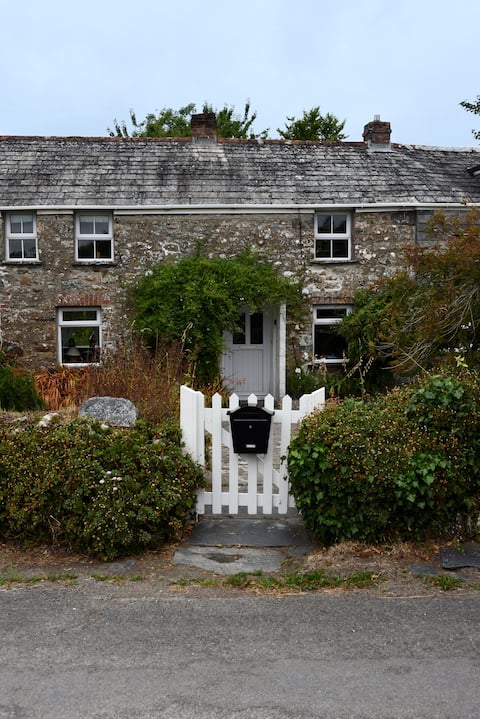 Charming mid 17th century cottage