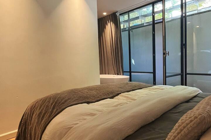 Unique 5* Luxurious House * October Special * gallery image 5